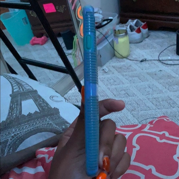 iPhone 7plus speck case - Picture 4 of 5